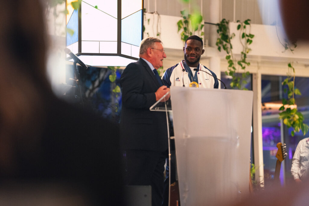 Michel Seyt et Maxime-GaĂ«l Ngayap Hambou pour les 5 ans de Saybus ! đ